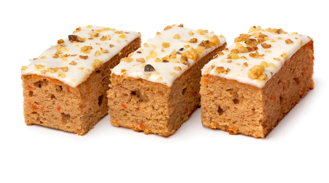 Gâteau aux carottes avec un glaçage au fromage à la crème, considéré comme le meilleur au Québec.